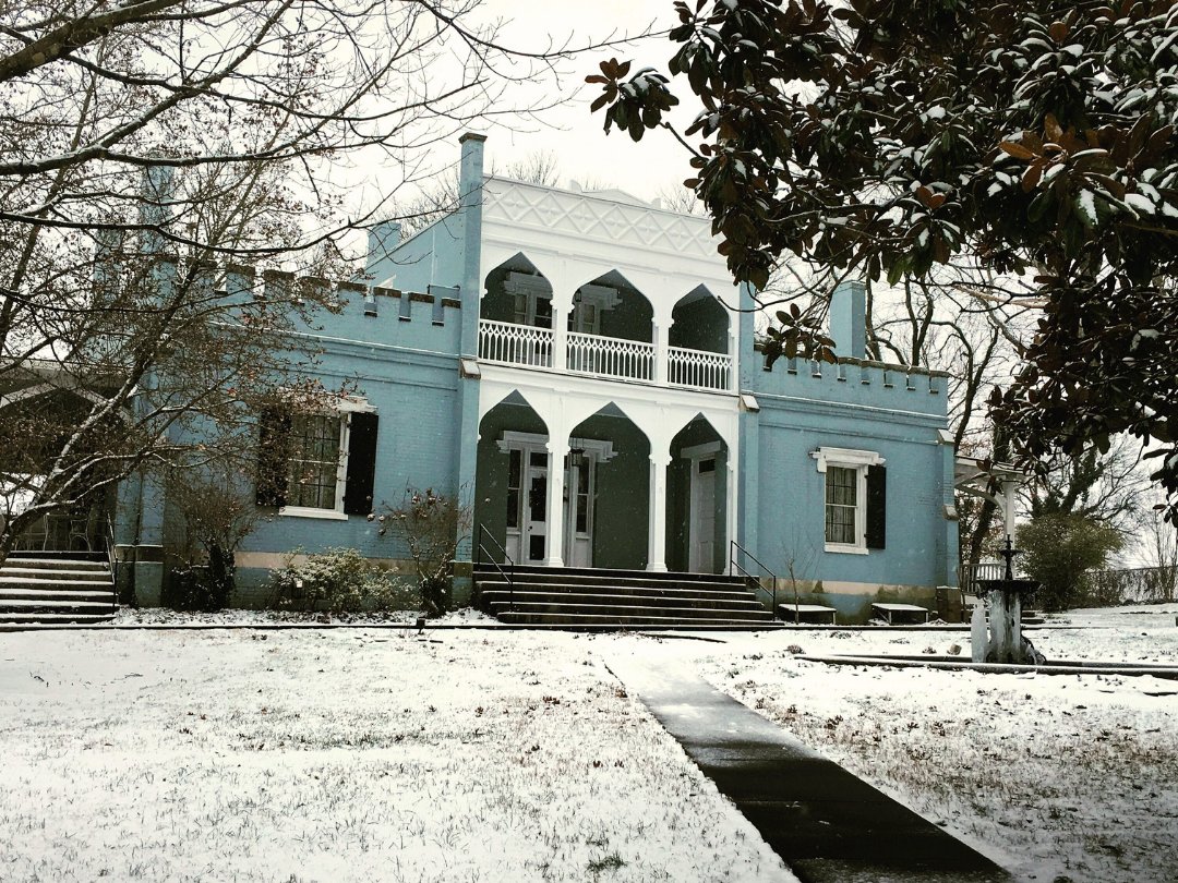 experiencemaury's tweet image. 🌨️✨ Maury County is gearing up for a winter wonderland! With snow in the forecast, our beautiful county will be transformed into a magical snowy scene. Stay safe and warm as you enjoy the beauty of this season from home or on cozy winter adventures! ❄️❤️ #ExperienceMaury