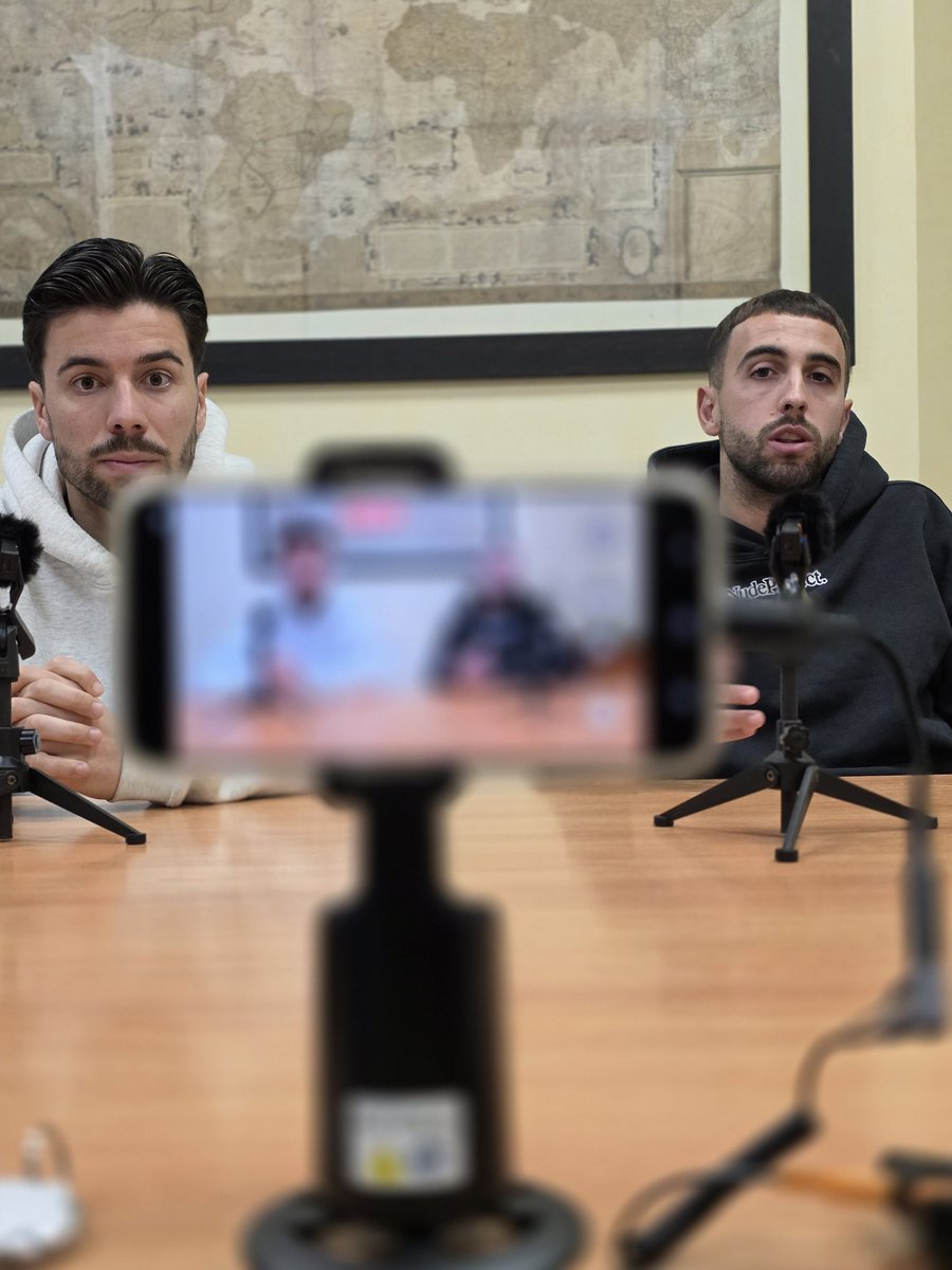 Muchas gracias a <a href="/martinsolar10/">Martín Solar</a> y @Ocastellano10 por compartir un rato en un nuevo Jueves Tribuno. Dos grandes jugadores y, sobre todo, dos chicos estupendos. Se vienen cosas buenas… ¡GRANDES! 🙌🏻⚽️