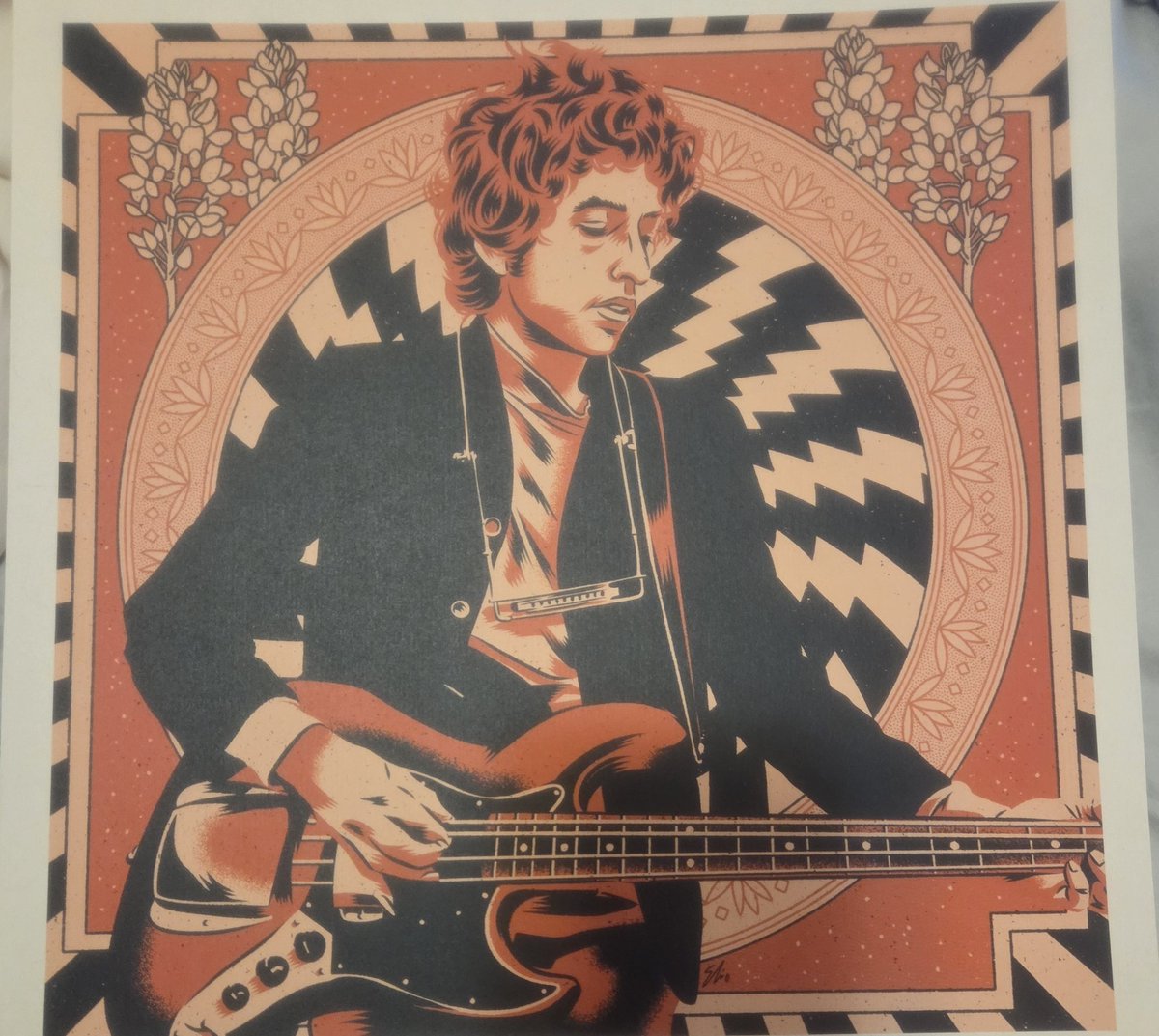 RubyJustSmiled's tweet image. The Blonde on Blonde #vinyl that I ordered from @discogs came with this piece of #art by Elio Moavero. I've been enjoying both! Thank you so very much! #BobDylan