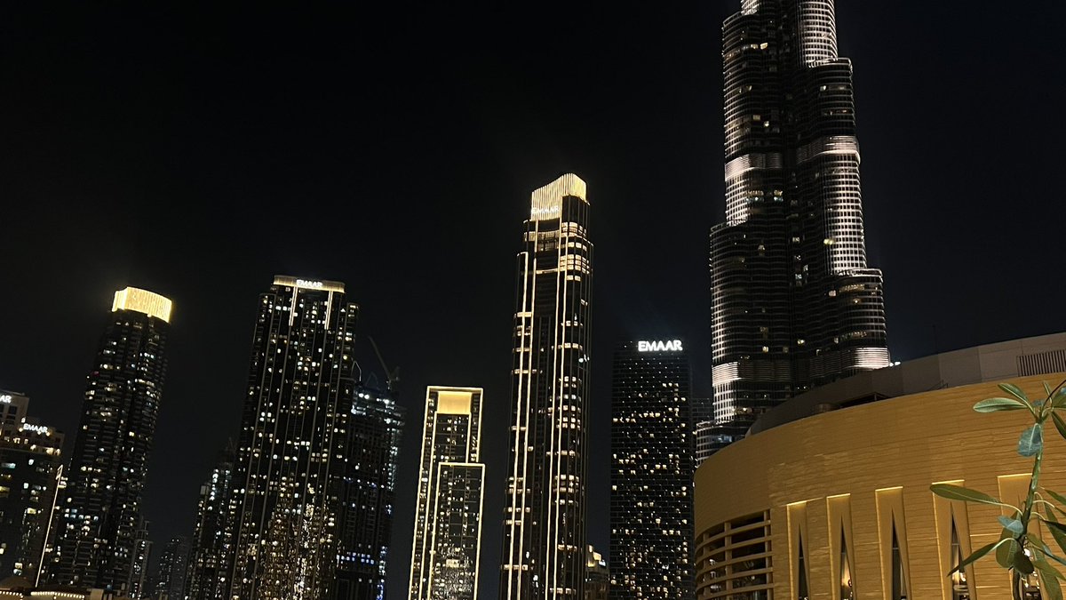 urfavv_fa's tweet photo. 📍Dubai 
     12:37 AM https://t.co/Is3XsDpDg4