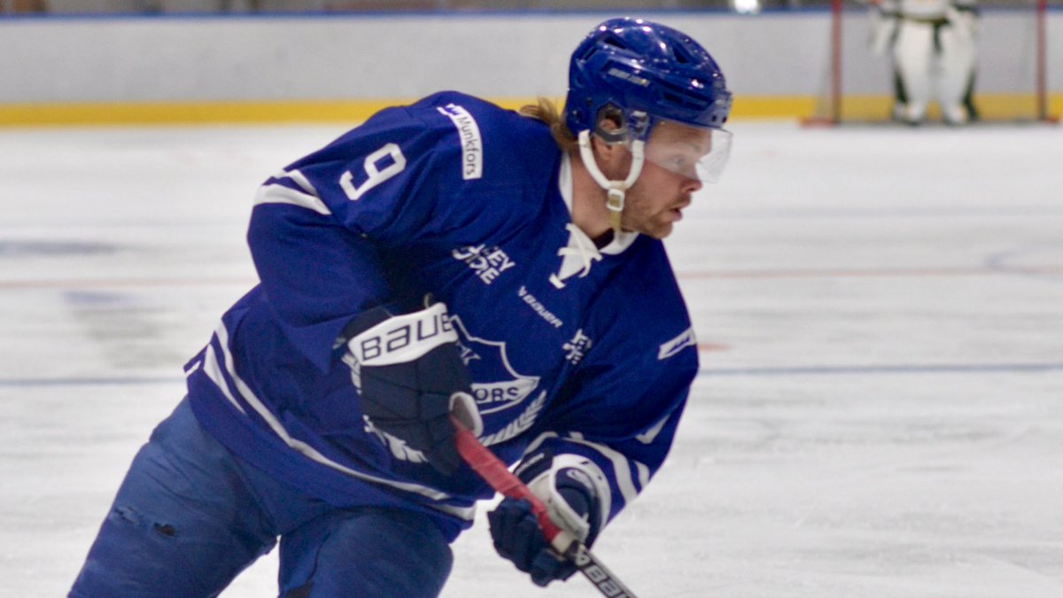 2-1-seger och en viktig trepoängare mot Hammarö HC! ✅

Mål av Albin Olsson och Viktor Chragin-Hansson. 🚨

Erik Gunnarsson assisterar till båda målen. 🍏

Jonas Westerlund räddar 26 av 27 skott. 🧱

Ny match redan på fredag då vi gästar serieledande Kils AIK. Heja IFK! 💪🏼💙