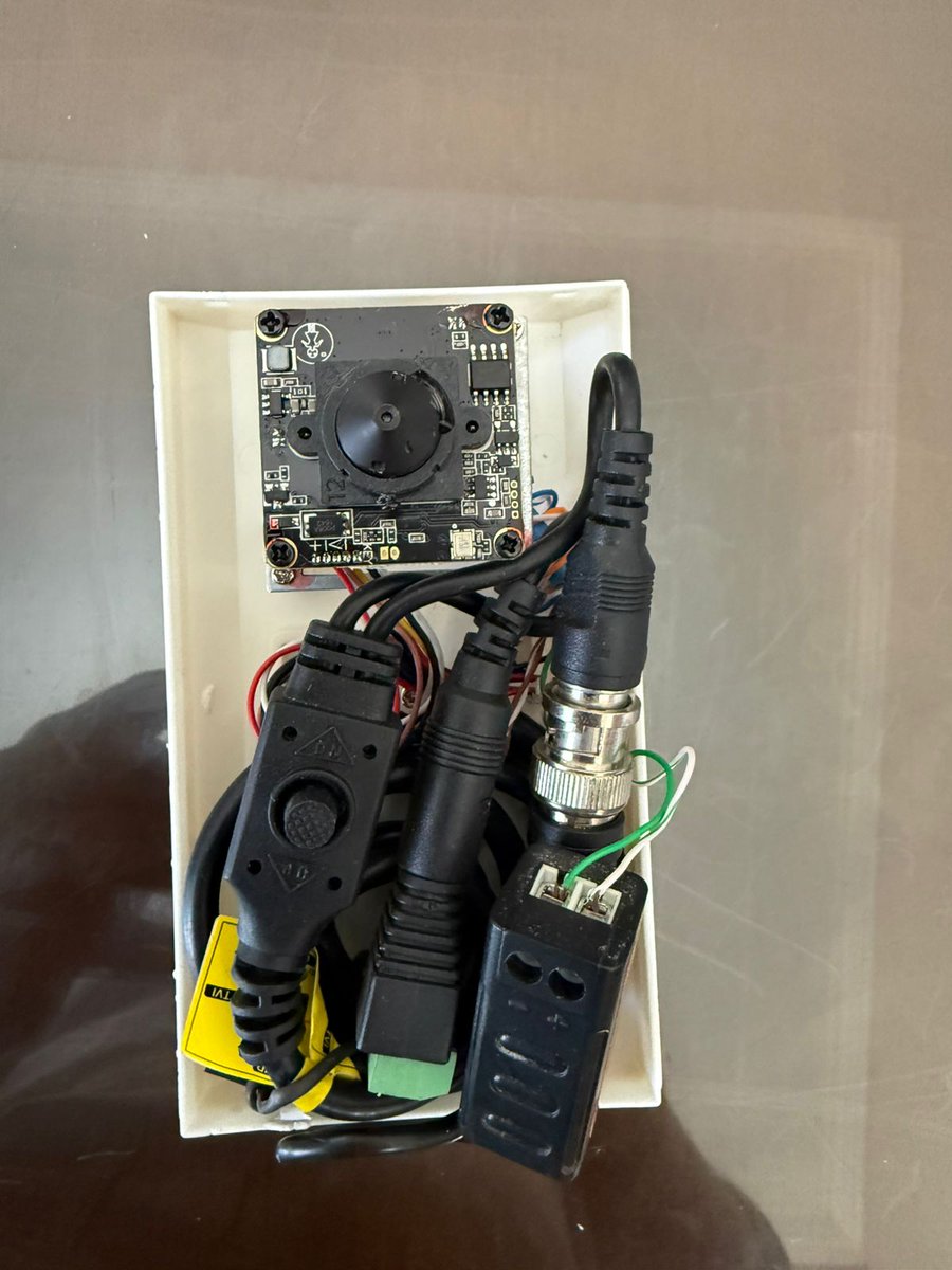 ⚠️|  Denuncian en la Justicia el hallazgo de dispositivos de espionaje encontrados en distintos despachos oficiales, entre otros, la oficina del gobernador <a href="/frigeriorogelio/">Rogelio Frigerio</a> 
entreriosahora.com/hallan-disposi…