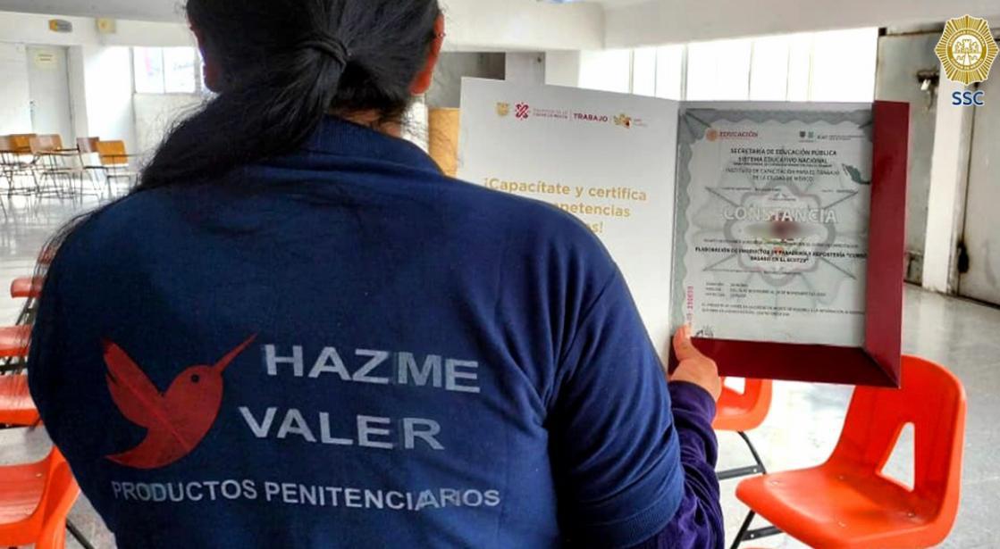 📜 El día de ayer, dentro de las acciones interinstitucionales en las que colabora el Instituto, se llevó a cabo la entrega de constancias del curso “Repostería y Panadería Artesanal” basado en el Estándar EC0729.

La capacitación es resultado del compromiso y colaboración de la