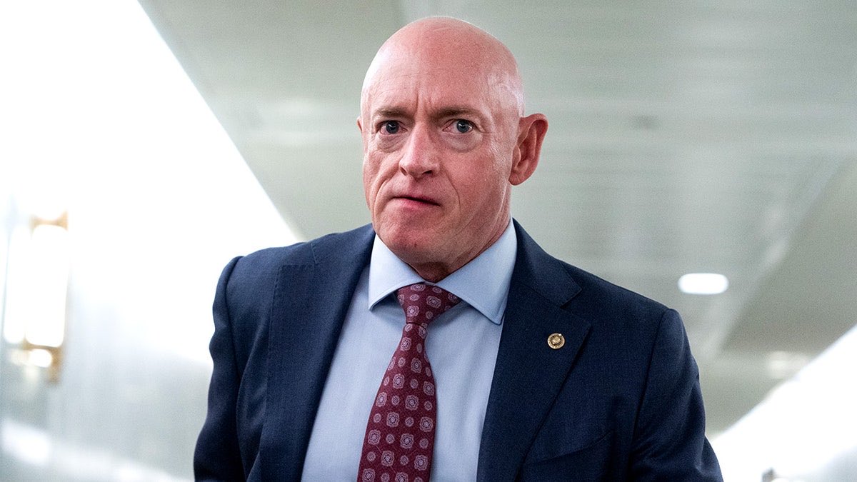 CryptopherReal's tweet image. 📝UPDATE: Senator Mark Kelly says he is starting to think seriously about running for president, per CNN.