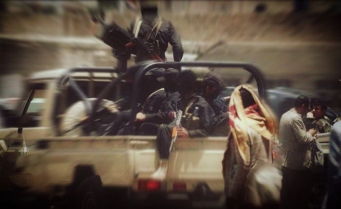 ميليشيا الحوثي تخفي 74 مدنياً من أبناء ذمار في سجونها منذ 86 يومًا

#صحيفة_الثورة 

قالت منظمة مساواة للحقوق والحريات، أن ميليشيات الحوثي الإرهابية المدعومة من النظام الايراني، تخفي 74 مواطناً من أبناء محافظة ذمار في معتقلاتها منذ أكثر من 86 يوماً..معربة عن قلقها البالغ إزاء