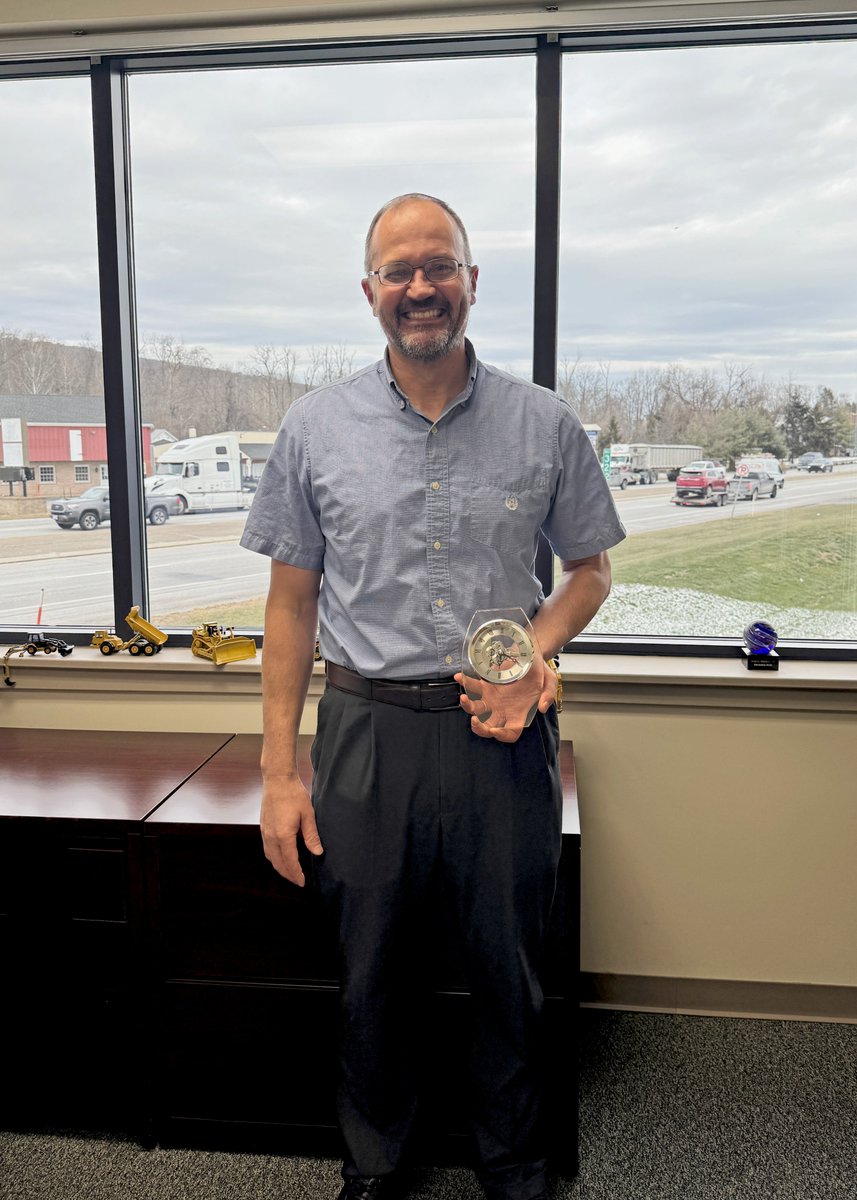 After some scheduling conflicts in December, we were finally able to celebrate Jade Fertich's 15-year anniversary today!

Jade, we’re thankful for your hard work, positivity, and the experience you bring to our team every day. Cheers to 15 years of success and teamwork! 🎉