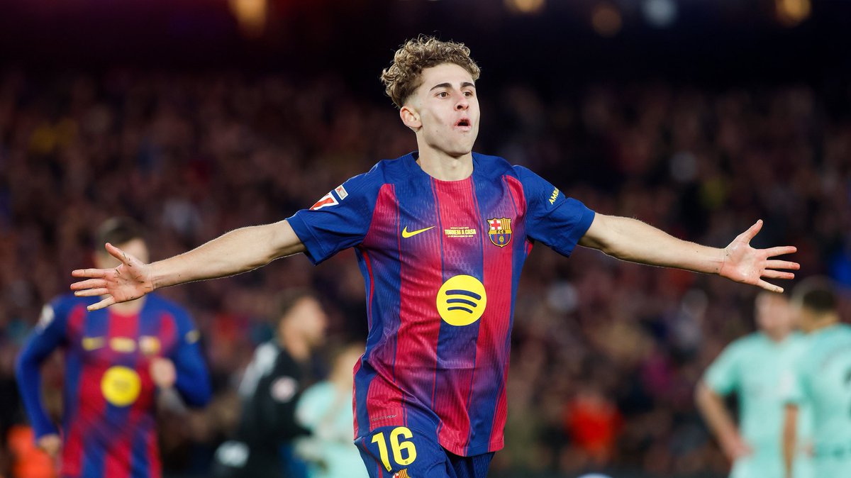 ActuFoot_'s tweet image. 🚨 𝗙𝗘𝗥𝗠𝗜𝗡 𝗟𝗢𝗣𝗘𝗭 🇪🇸 𝗗𝗢𝗨𝗕𝗟𝗘 𝗕𝗨𝗧𝗘𝗨𝗥 𝗙𝗔𝗖𝗘 𝗔𝗨 𝗦𝗟𝗔𝗩𝗜𝗔 𝗣𝗥𝗔𝗚𝗨𝗘 ! 💙❤️

Ses stats TCC cette saison 🥵 : 

🏟️ 24 matches 
⚽️ 𝟭𝟬 𝗕𝗨𝗧𝗦
🎯 𝟭𝟬 𝗣𝗔𝗦𝗦𝗘𝗦 𝗗𝗘́𝗖𝗜𝗦𝗜𝗩𝗘𝗦