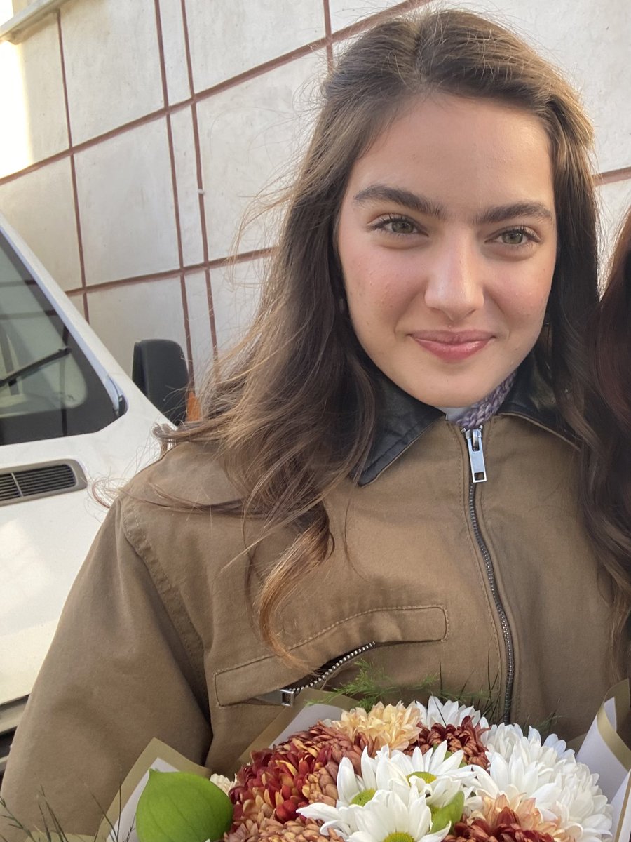 blorasareblue's tweet image. öptüm arkadaşlar
o da beni öptü 👉🏻👈🏻