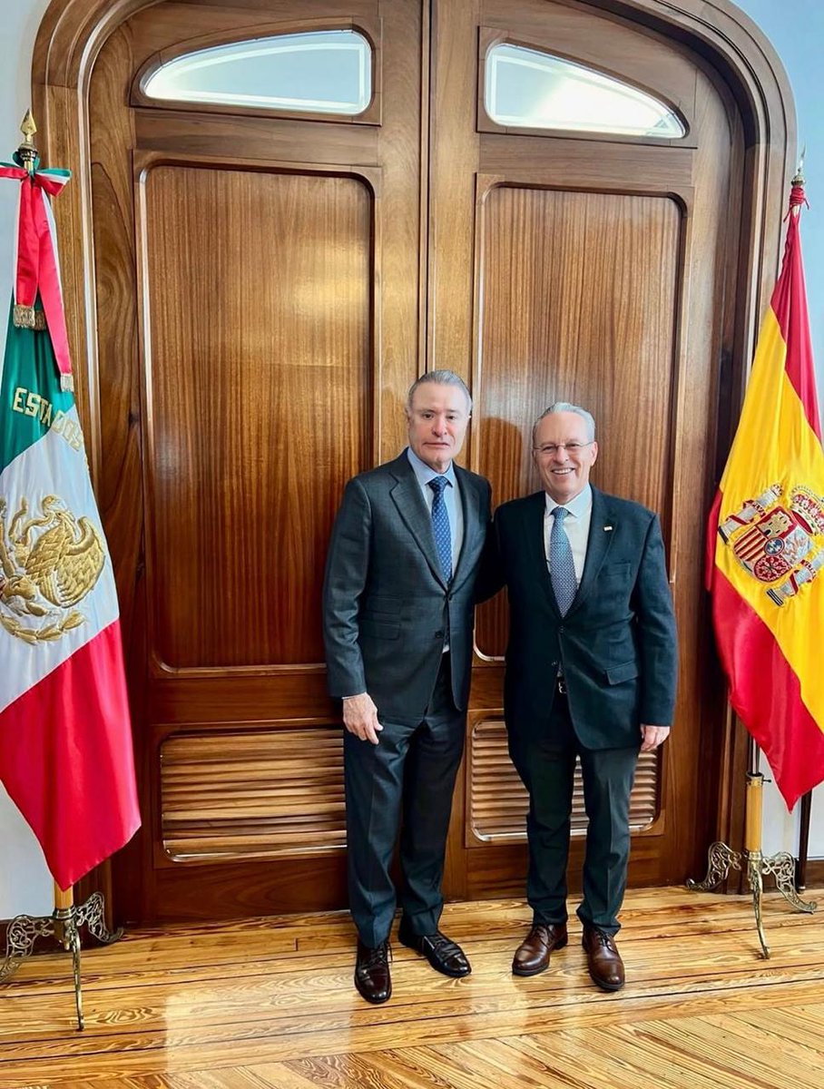 El Pdte. del #CCE, <a href="/JoseMedinaMora/">José Medina Mora I.</a>, sostuvo una reunión estratégica con el embajador de México en España, Quirino Ordaz Coppel (<a href="/QuirinoOC/">Quirino Ordaz Coppel.</a>), en el marco de Feria Internacional de Turismo 2026 (<a href="/fitur_madrid/">FITUR</a>), donde México participa como país invitado. 

El encuentro permitió