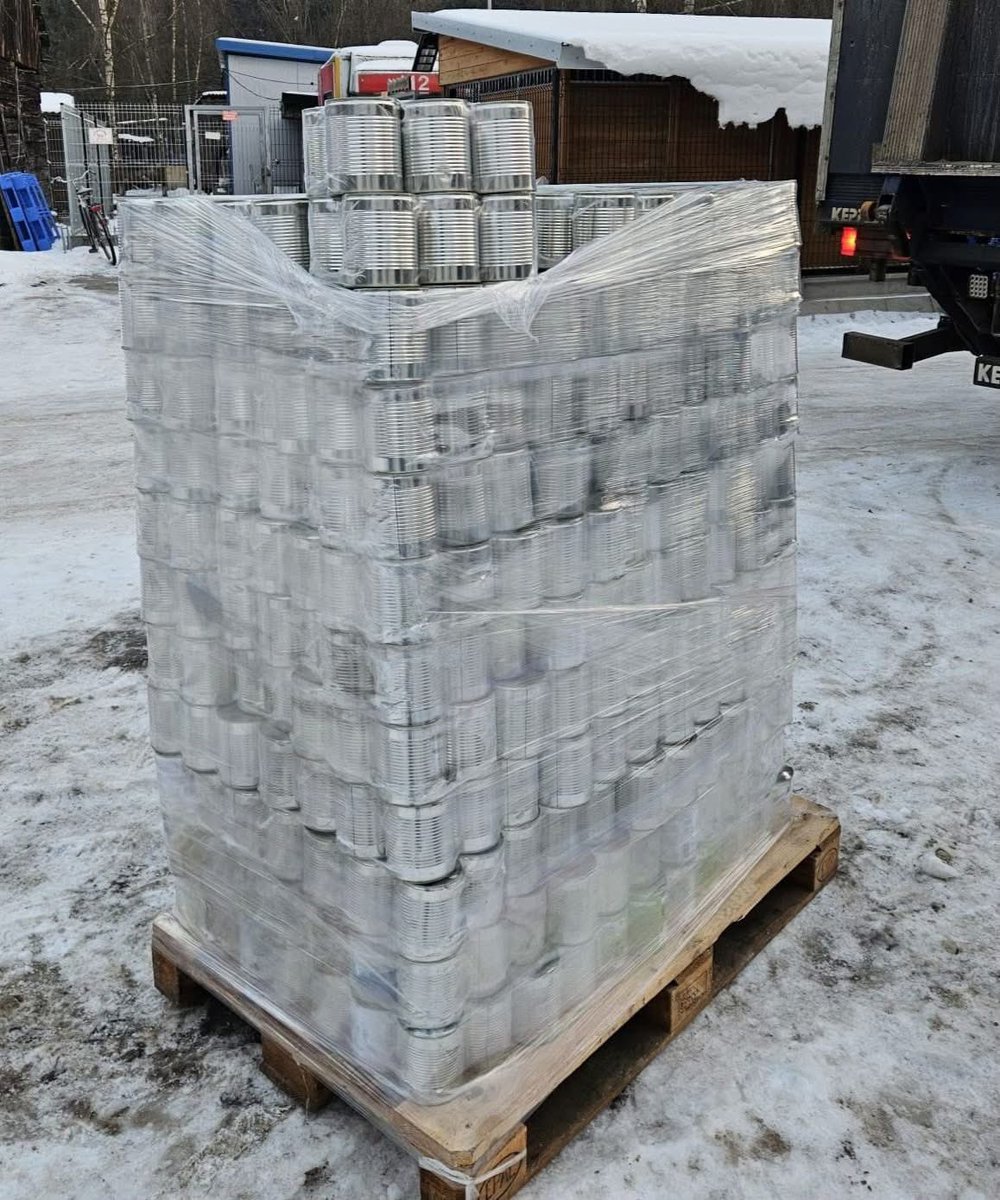 Kiedy czytam, że ktoś źle pisze o Dodzie, bo rzekomo „za tą pomocą stoi coś innego”…
a jednocześnie widzę, że za tą pomocą stoją ciepłe ubrania dla psów, które marzną,
ciepłe budki i pełne palety jedzenia.

Mam wtedy ochotę powiedzieć takiej osobie:
rusz tyłek, sam idź w ten