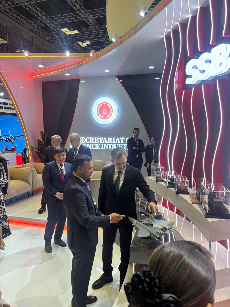 🇨🇴Estamos fortaleciendo nuestros lazos con nuestro socio estratégico 🇨🇴 en el ámbito de la defensa. 

Un memorando de entendimiento ha sido firmado por el Ministro de Defensa <a href="/PedroSanchezCol/">Pedro Arnulfo Sanchez S. Orgullosamente Colombiano</a> y el Secretario de Industrias de Defensa de Türkiye <a href="/halukgorgun/">Prof. Dr. Haluk Görgün</a>

🇹🇷🤝🇨🇴