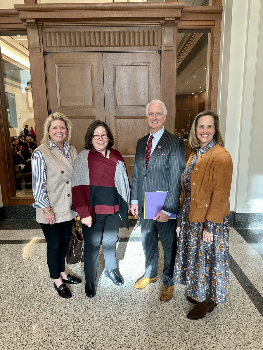 PeakeforSenate's tweet image. 🐝 Buzzing with good news! 🐝

This afternoon, I presented Senate Bill 155, brought to me by The Garden Club of Virginia, to recognize the Brown-Belted Bumblebee as our State Native Pollinator. I’m happy to report the bill passed the Senate Committee on General Laws, bringing…