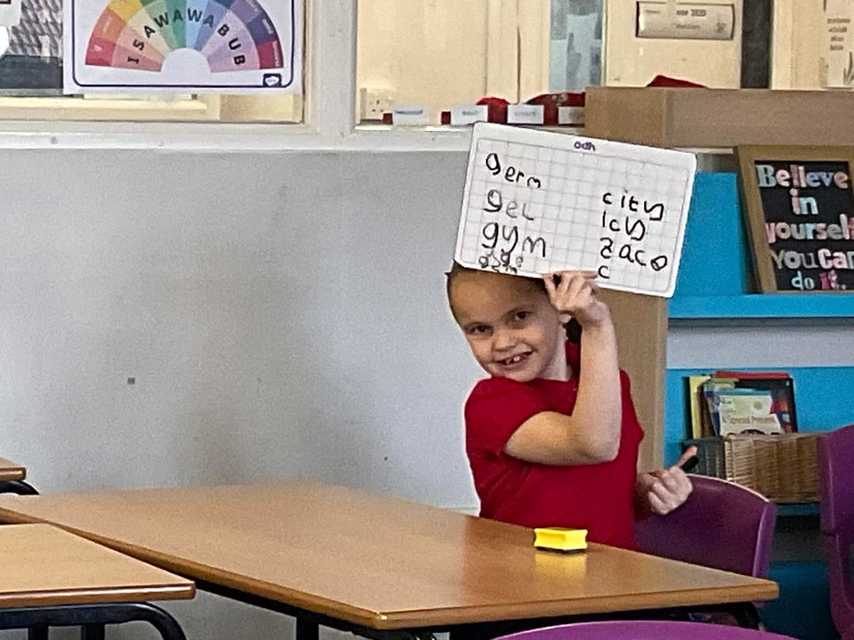 We are trialling a new spelling programme in Y3 and Y6 and pupils are really enjoying it 🤩
Here’s Emelie trying some tricky spellings as part of the new spelling programme, centered around morphology ⭐️
<a href="/AdAstraTrust/">Ad Astra Academy Trust</a> 
<a href="/Literacy_Trust/">National Literacy Trust</a>