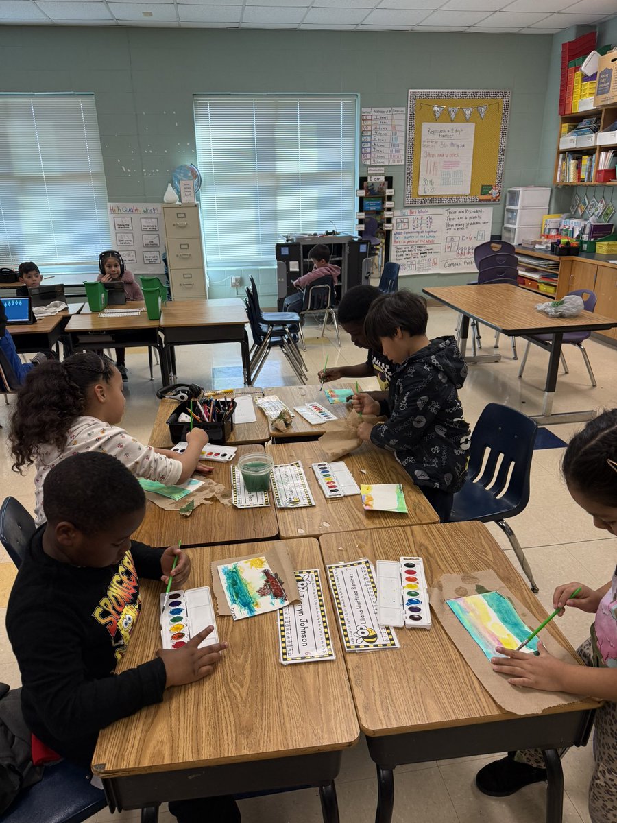 SterlingElemen1's tweet photo. Our 1st Graders created their watercolor sun paintings to go with their end of unit poem about what the sun sees!! 🎨 ☀️ @CharMeckSchools  @ELeducation  #sterlingpride🐯 #Crew89 #firstgrade #LevelUP⬆️ https://t.co/Zf1s6z7Btp
