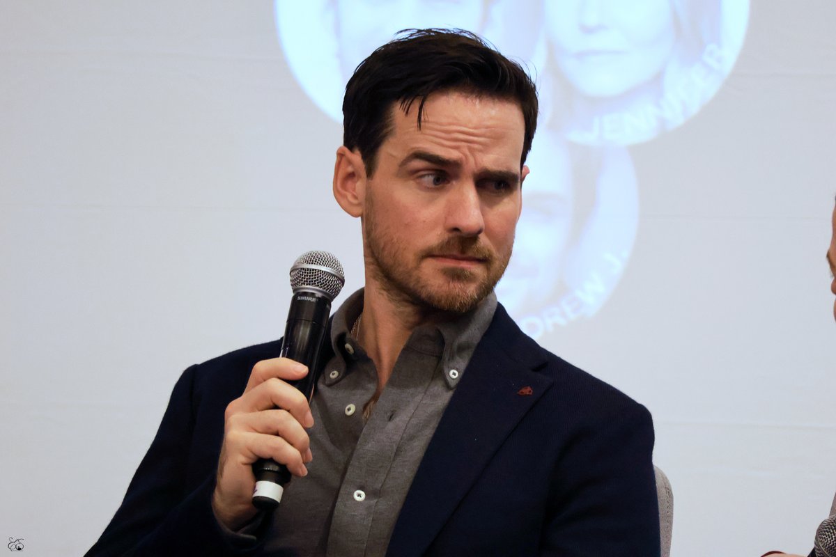 EnchantedSwans's tweet photo. #FSTP2 Sunday panel with Andrew J. West, @colinodonoghue1 and @jenmorrisonlive 💛

🔗 https://t.co/LvqbCMDxYB https://t.co/yFTQtkTFfL