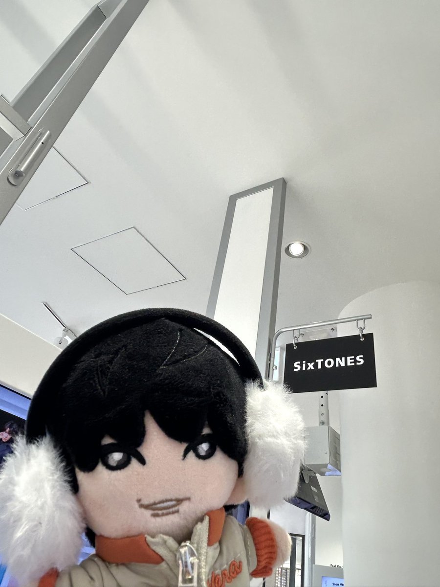 ファミクラ予約なくて入れるから SixTONESのオフショ選んだ。