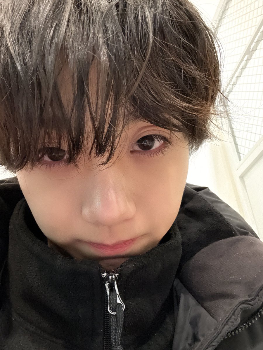 TRENDZ_OFFCL's tweet photo. [#하빛] 프지프지!! 이렇게 추운 날엔 돌돌 말고 다니자요~ 걱정되니까🖤

#FROM_TRENDZ #TO_FRIENDZ #TRENDZ #트렌드지 #하목선 #머리가 #점점더맘에드네요 #따뜻하게 #오하하하 https://t.co/H3UCYgD07M