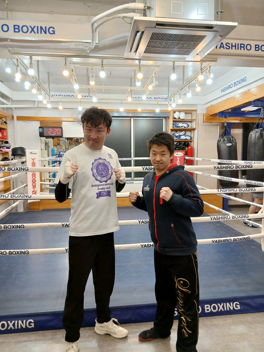 ishibon0917's tweet image. 私がトレーナーをさせていただいている矢代ボクシングフィットネスクラブでトレーニング🥊
ボクシング界のご意見番になりつつある元プロボクサーの河村トレーナー @shi_n_ji_
名門校出身のかなんトレーナーとパシャリ📸
もう全身筋肉痛ですわ💦
年齢を感じるね😂
#ボクシング