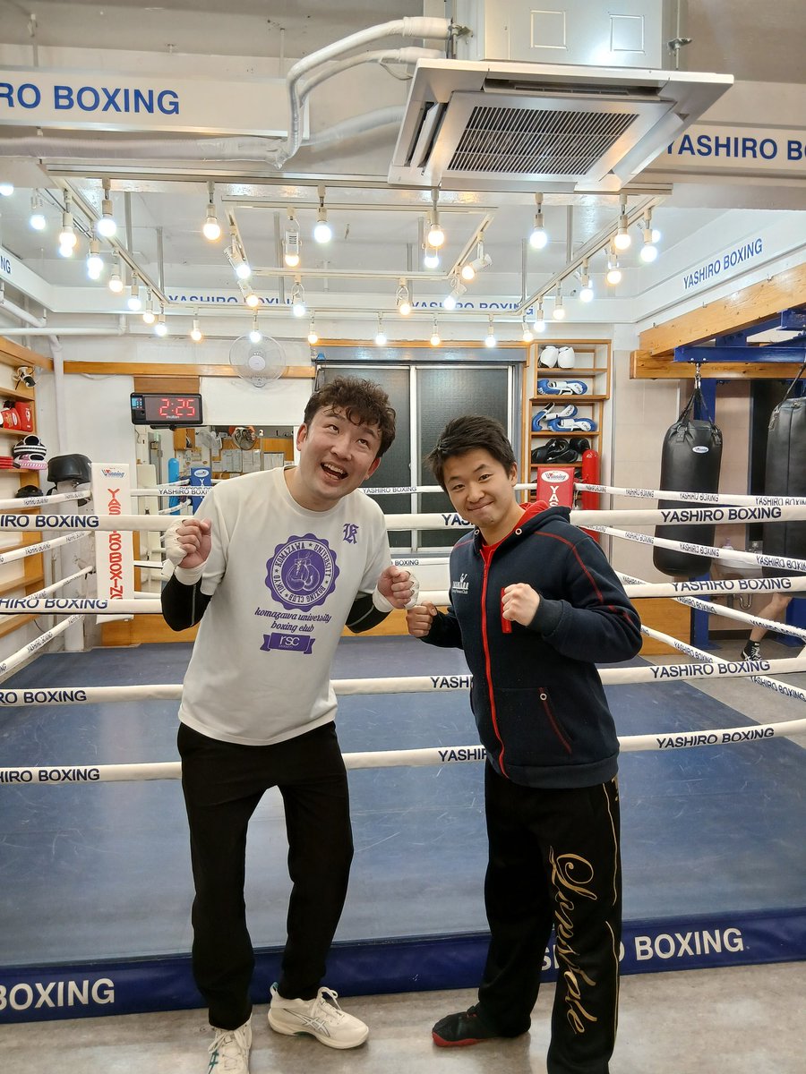 ishibon0917's tweet image. 私がトレーナーをさせていただいている矢代ボクシングフィットネスクラブでトレーニング🥊
ボクシング界のご意見番になりつつある元プロボクサーの河村トレーナー @shi_n_ji_
名門校出身のかなんトレーナーとパシャリ📸
もう全身筋肉痛ですわ💦
年齢を感じるね😂
#ボクシング