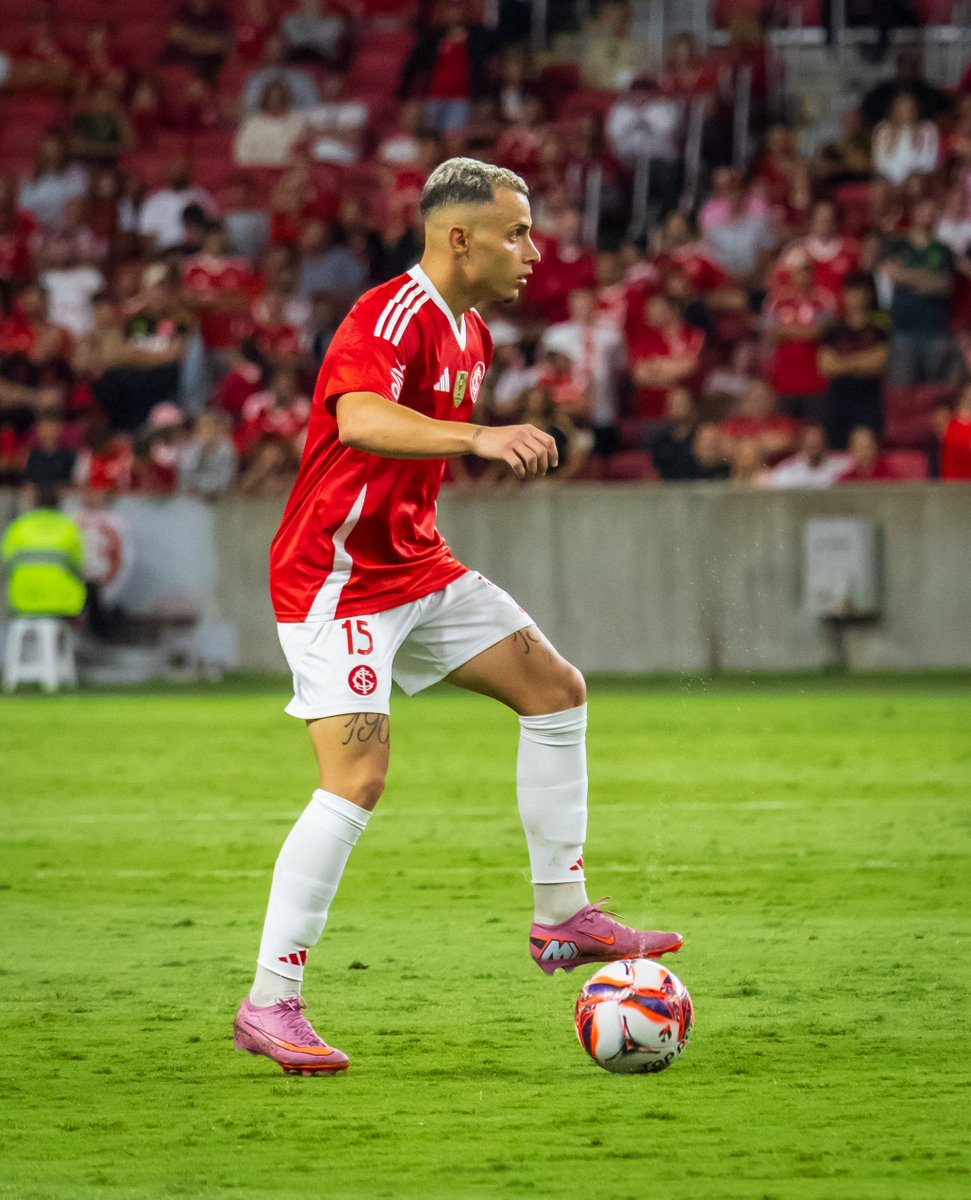 SCInternacional's tweet image. ⚔️ 𝐃𝐨𝐢𝐬 jogos em 2026;
🅰️ 𝐃𝐮𝐚𝐬 assistências na temporada.

Sempre no controle, BG! 🇦🇹👊