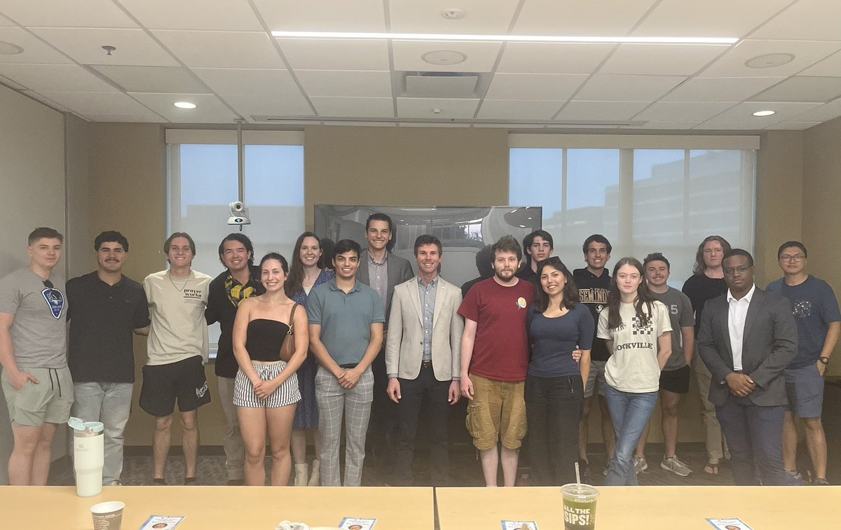 ElectHart's tweet image. As someone who has worked for previous, current, and future Florida Senate Presidents and Majority Leaders, I’ve seen Florida natives lead the way!

I know @KeithGross, he’s not just a veteran, businessman, or lawyer, he’s an America First champion.

As the former Treasurer of…