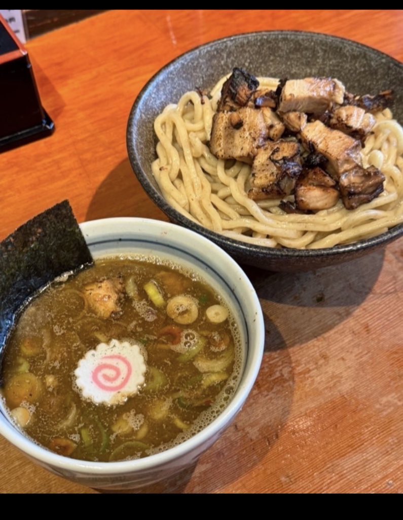 ___enami's tweet image. おはようございます！

天候が悪く、道路もガタバタのところもありますので、安全第一でお過ごしください🥹🙇

本日も一日よろしくお願いします🙇