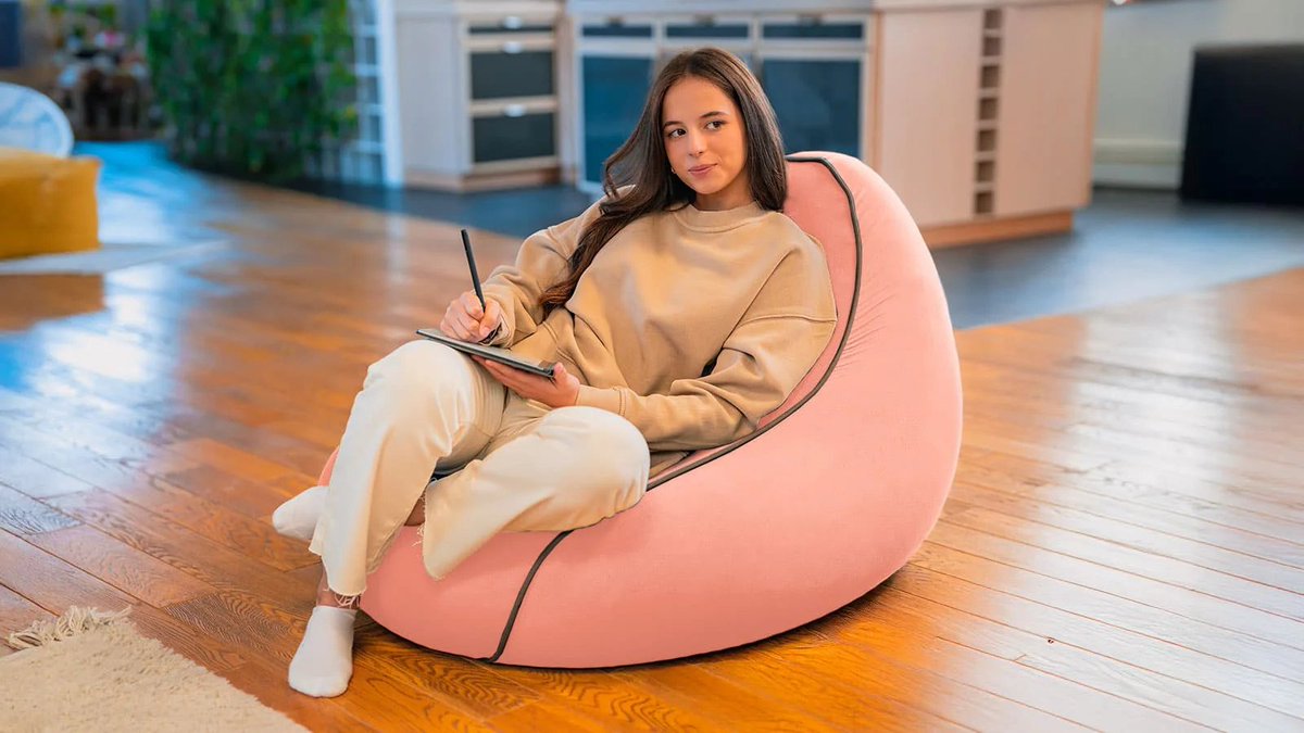 1人用ビーズソファ『Yogibo Lounger』 背もたれが姿勢をキープし、映画