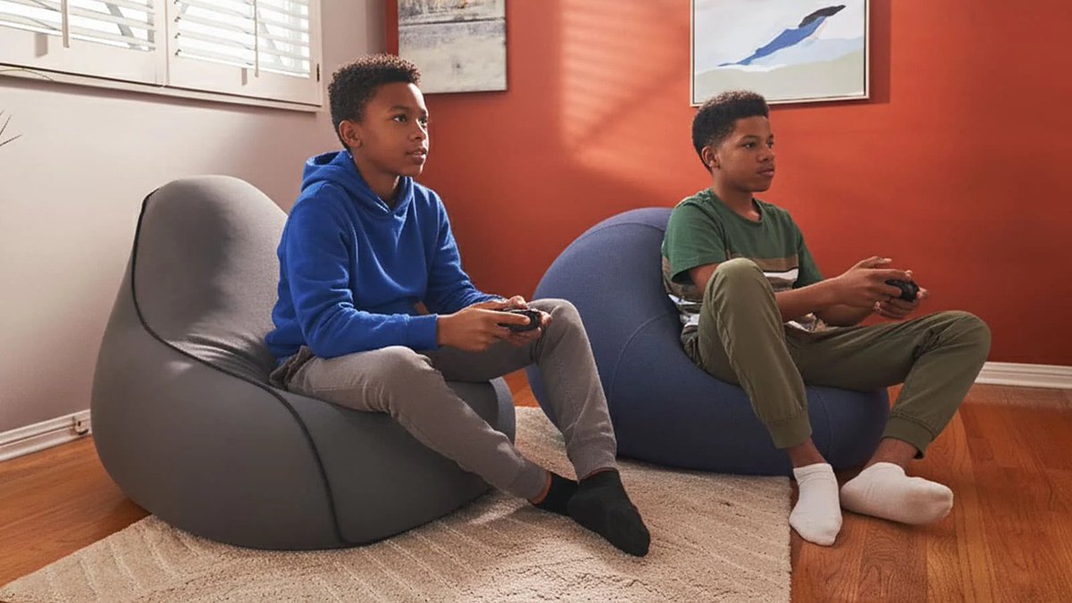 1人用ビーズソファ『Yogibo Lounger』 背もたれが姿勢をキープし、映画