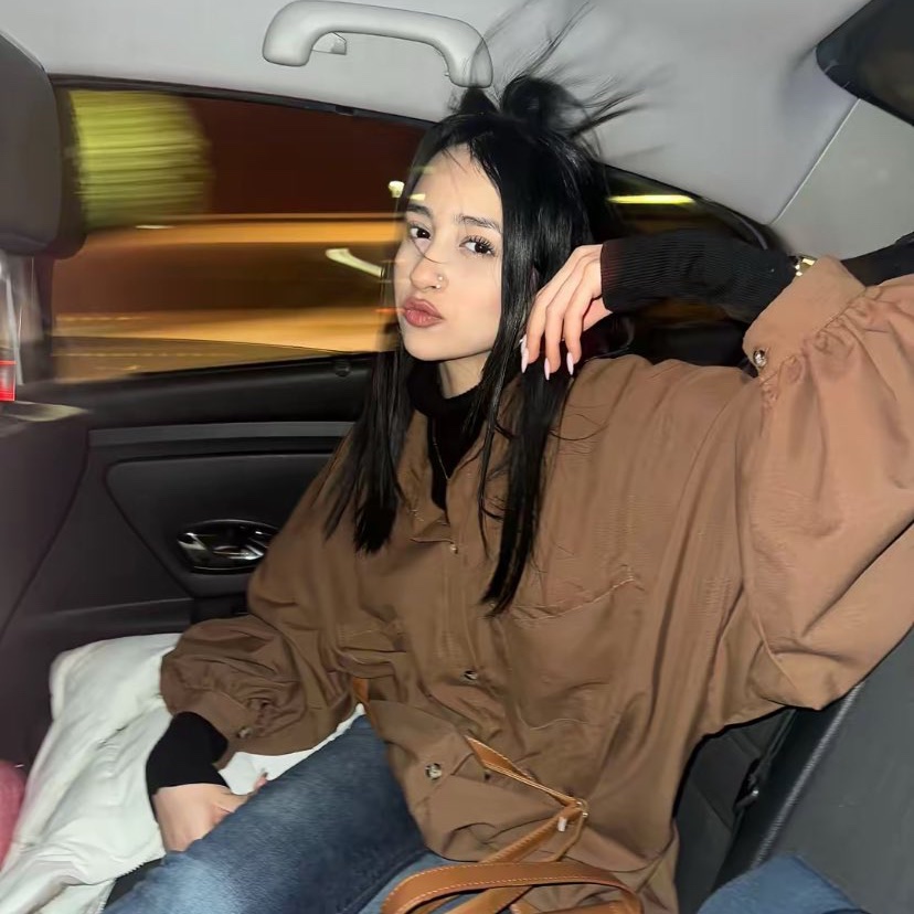 mhahaber_'s tweet photo. 16 yaşındaki Hira Aygar, sevgilisi (19) ve onun iki erkek arkadaşı tarafından arabada alnından vurularak katledildi.

- Şahıslar, ilk ifadelerinde "intihar etti." İkinci ifadelerinde ise "Şakalaşırken yanlışlıkla tetiği çektim." dedi.

- Baba Murat Aygar, kızının adaleti için tek başına mücadele etmeye çalışıyor.

- Sıradaki duruşma 6 Şubat'a ertelendi.
