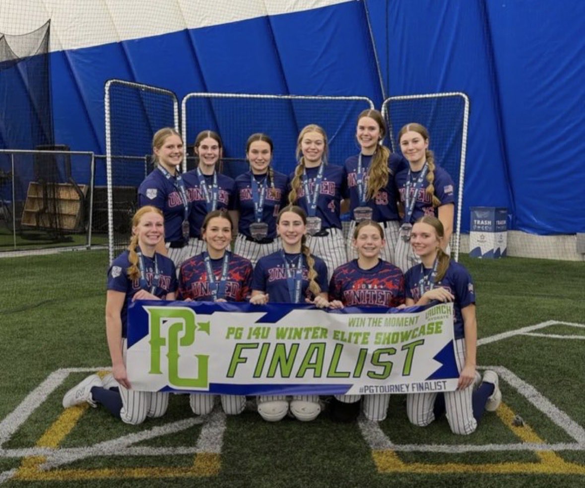 CharliGDay's tweet photo. My team @IowaUnitedSB went 3-2-1 at the Winter Elite Showcase bringing home 2nd. Great to get back on the field &amp; back with my teammates! I batted .300 with multiple chances to round the bases. Looking to improve my hitting this weekend in Snowmen Slugfest. #alwayshustleneverquit https://t.co/0KWPmUiEdc
