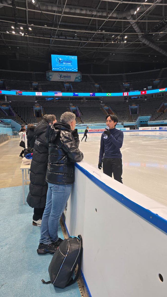 phskating's tweet photo. Practice ice for Paolo, Isabella and Alexander 🇵🇭⛸️ #4ContsFigure https://t.co/f3JtXPoHK8