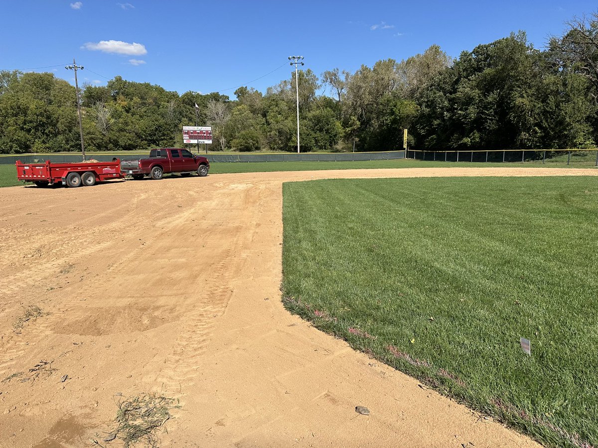_GroundedTurf's tweet photo. When pride of ownership meets solid teamwork.
Shoutout to Rusty &amp; Ed for their prep work and dedication to this Arlington field. We were glad to provide install of turf and clean up edges &amp; pitchers mound. https://t.co/UygCiQGzpc