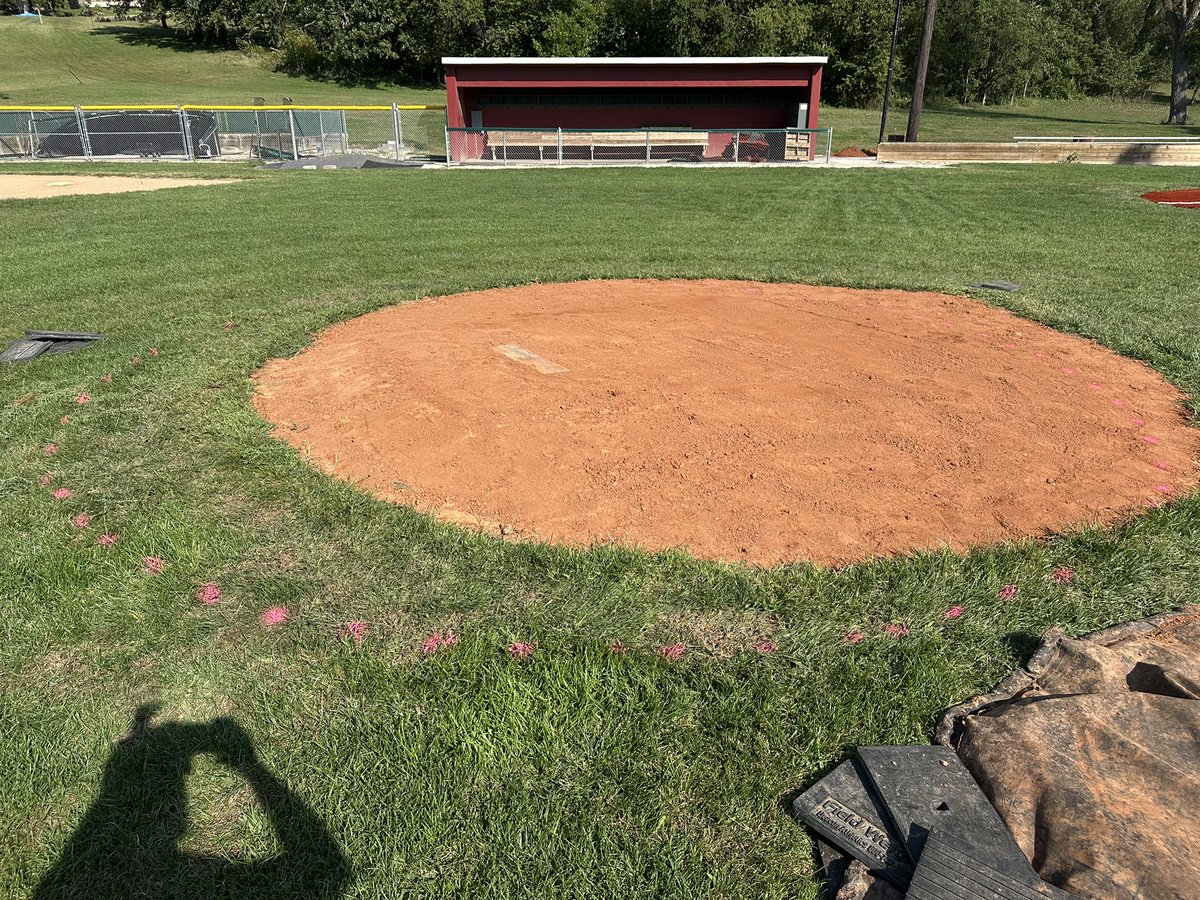 _GroundedTurf's tweet photo. When pride of ownership meets solid teamwork.
Shoutout to Rusty &amp; Ed for their prep work and dedication to this Arlington field. We were glad to provide install of turf and clean up edges &amp; pitchers mound. https://t.co/UygCiQGzpc