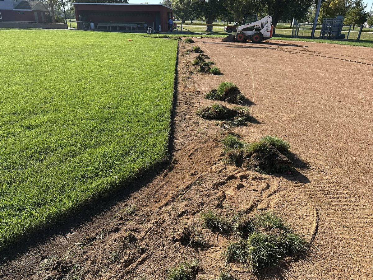 _GroundedTurf's tweet photo. When pride of ownership meets solid teamwork.
Shoutout to Rusty &amp; Ed for their prep work and dedication to this Arlington field. We were glad to provide install of turf and clean up edges &amp; pitchers mound. https://t.co/UygCiQGzpc