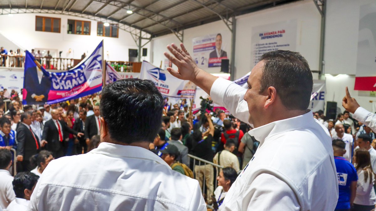 luchoflores_r's tweet photo. Se presentó la Plancha Presidencial de Avanza País, y junto a ello, asumo con responsabilidad mi candidatura como Diputado Nº2 por Lima 🚆🇵🇪
Es momento de RECUPERAR LA LIBERTAD, RECUPERANDO LA SEGURIDAD. 💪🏻
¡Es momento de #UnCambioALaFuerza! 🇵🇪 https://t.co/7knCvnrDrC