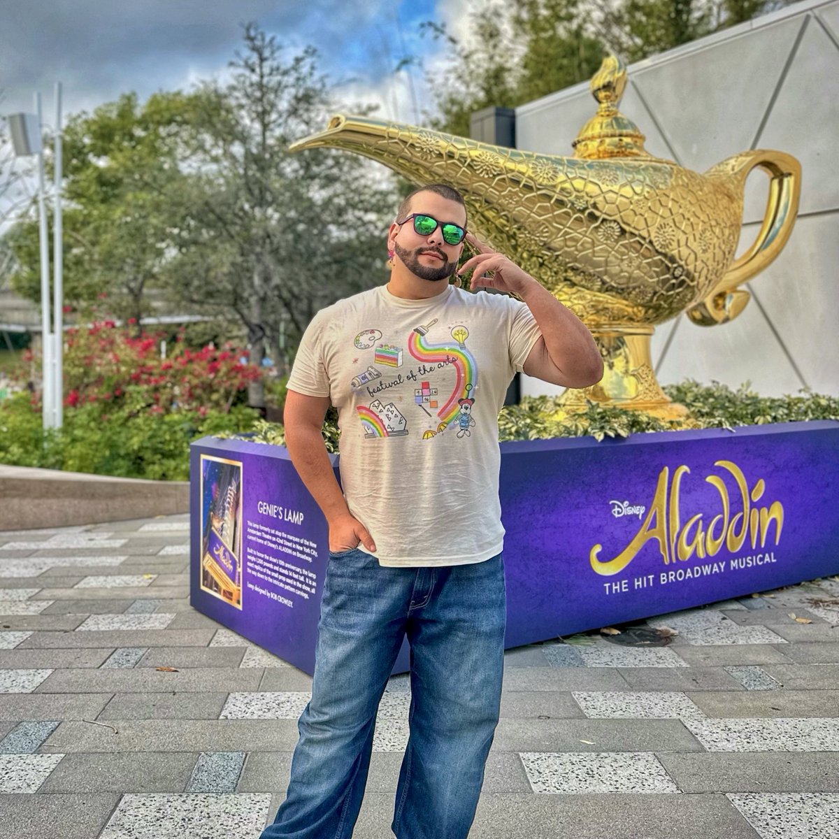 TuckBeck's tweet image. Mister Aladdin, sir? What will your pleasure be? I’m in the mood, to help you dude! You ain’t never had a friend like me! ✨🧞‍♂️✨
.
#EpcotFestivaloftheArts #DisneyBlogger
#FestivaloftheArts #WaltDisneyWorld
#GeniesLamp #Epcot #Disney ✨