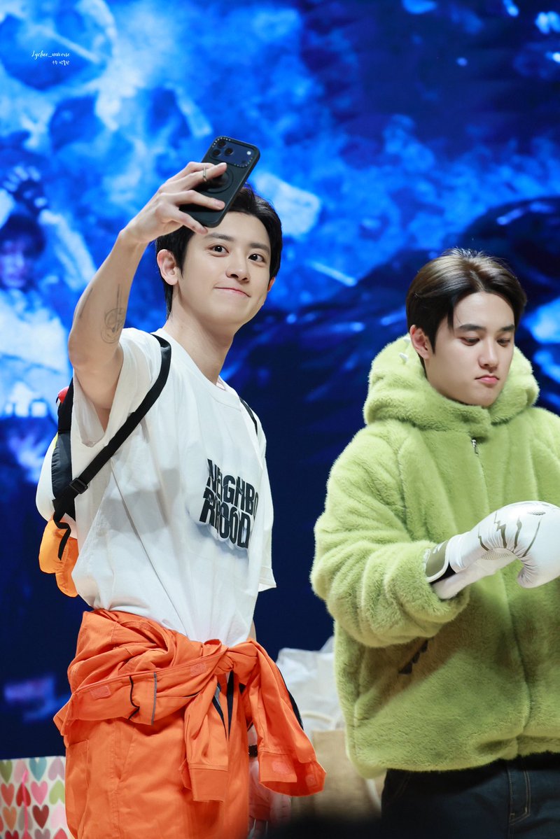 bisoocuits's tweet image. RELEASE THE SELCA NEOWW