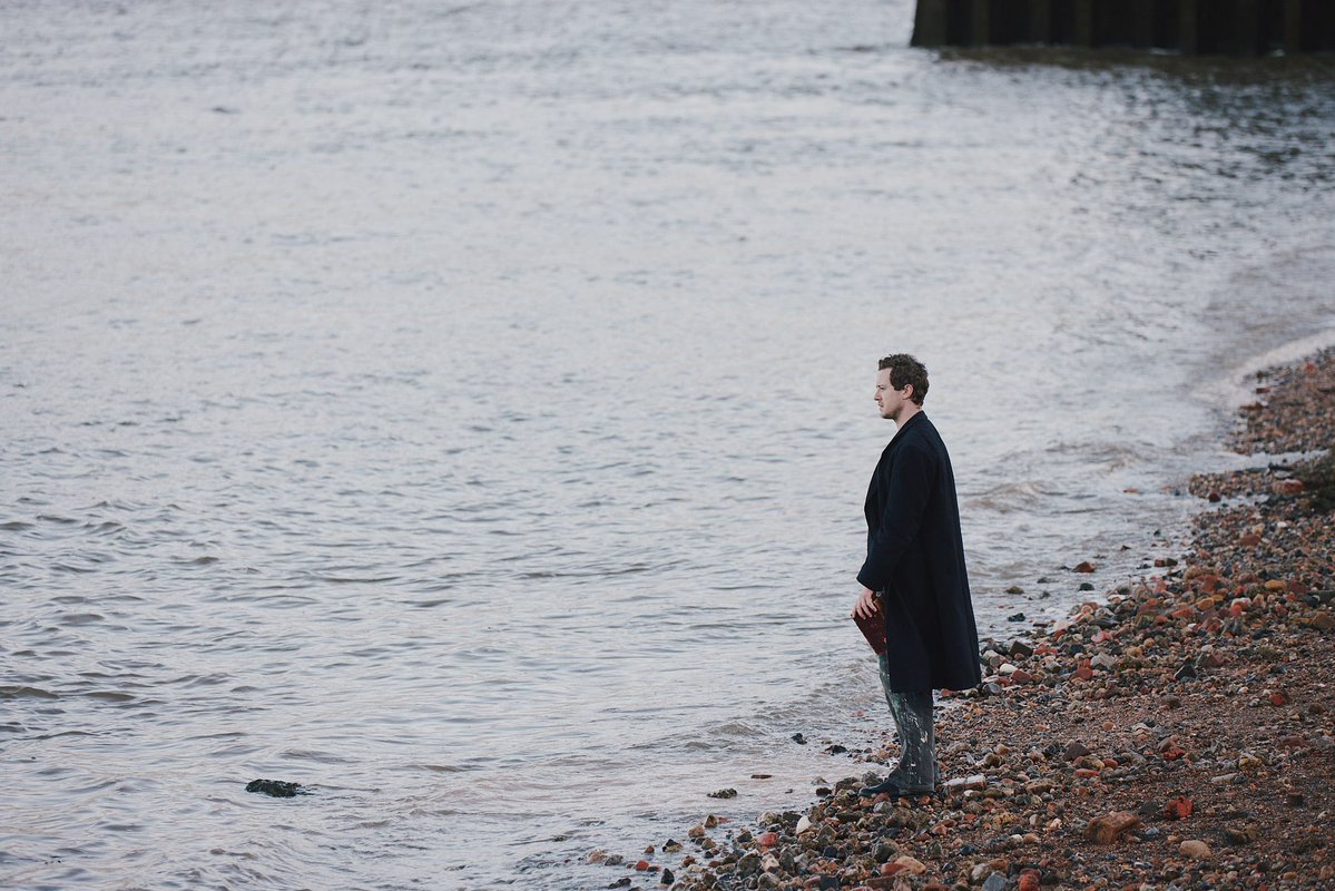 joequinnhq's tweet image. 🔴 New look at Joseph Quinn in the short film ‘DOWN THE LENGTH’