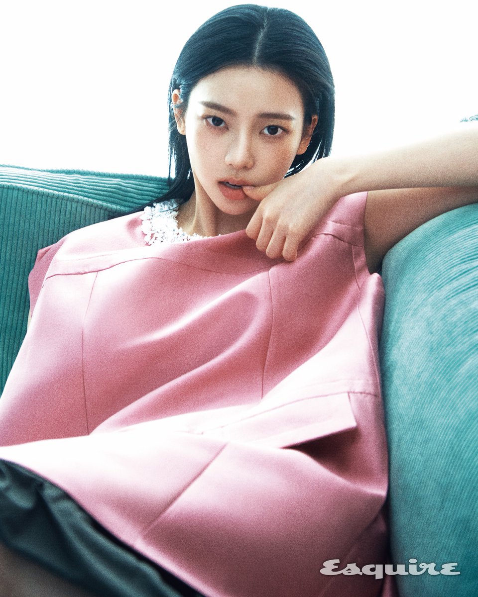 aespa_official's tweet image. ESQUIRE KOREA with KARINA X Prada 

#aespa #æspa #에스파 
#KARINA #카리나 
#ESQUIREKOREA #Prada