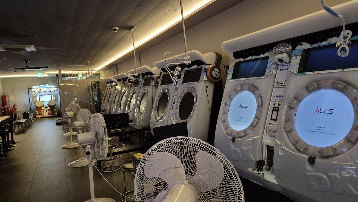 caffeinduck's tweet image. 대기만 2시간째 시발 업뎃 언제됨