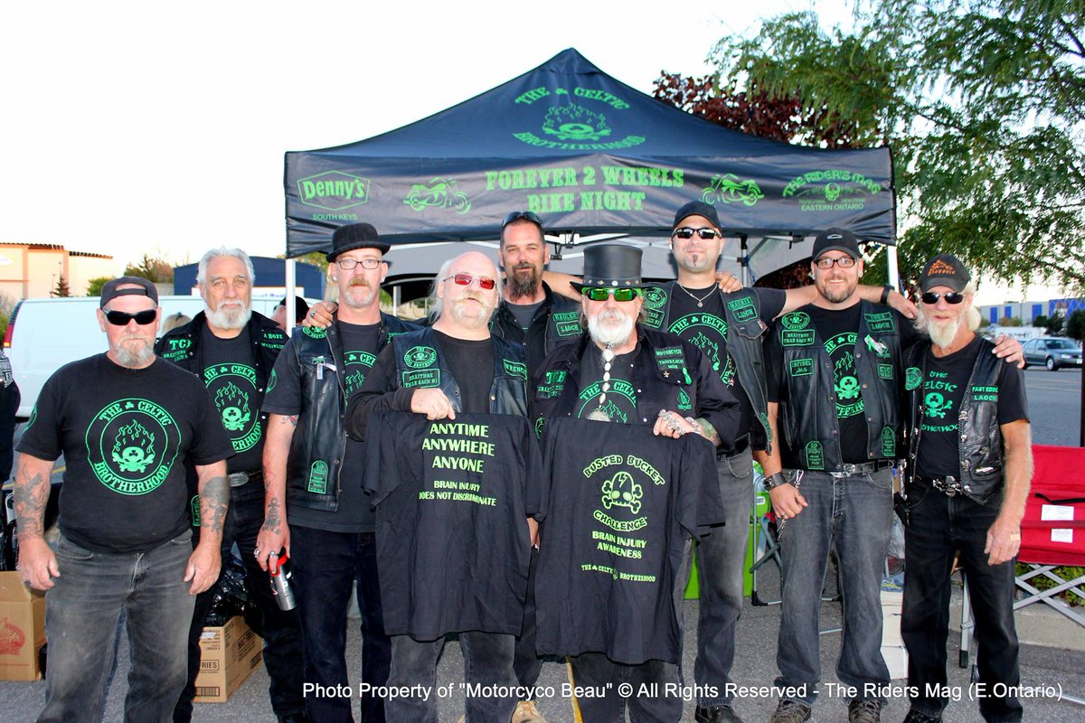 Some of the T32 gathering for a picture after hosting a Cruise Night at a locall Denny's promoting traumatic brain injury-ptsd awareness  

MLLH&amp;R and most of all  Brotherhood.
