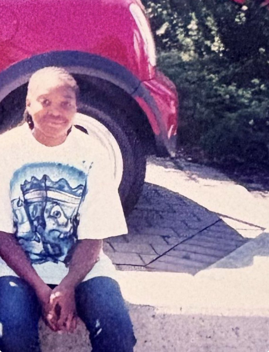 DijahSB's tweet image. need u guys to see the spray painted spongebob basketball shirt i was obsessed with as a kid i wore it until there were holes