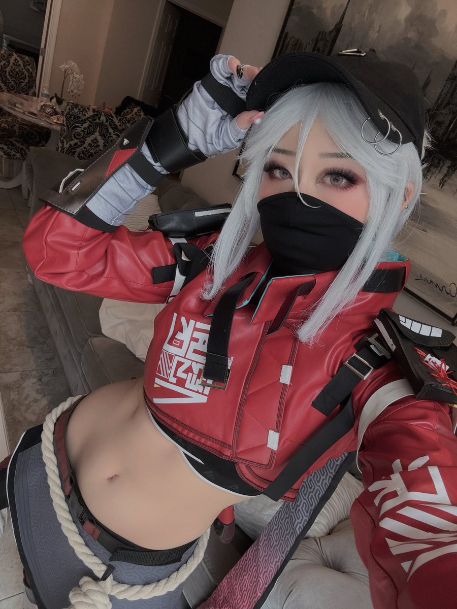 danisaurzx's tweet image. i want to cosplay next ALGS! ☺️