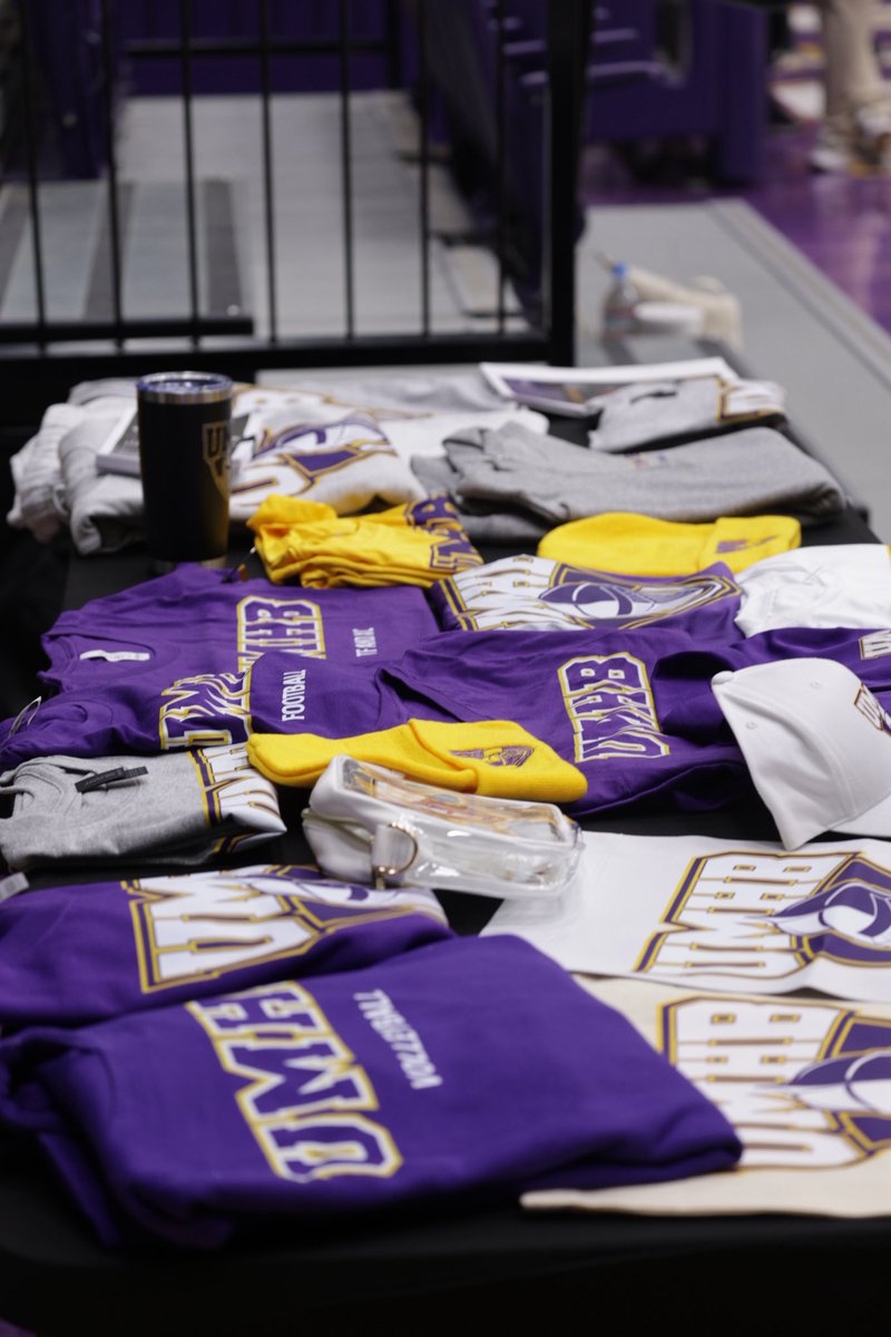 Thank you <a href="/INFLUXERAPP/">Influxer</a> for coming to speak with our student-athletes on the new NIL opportunities! #armorup