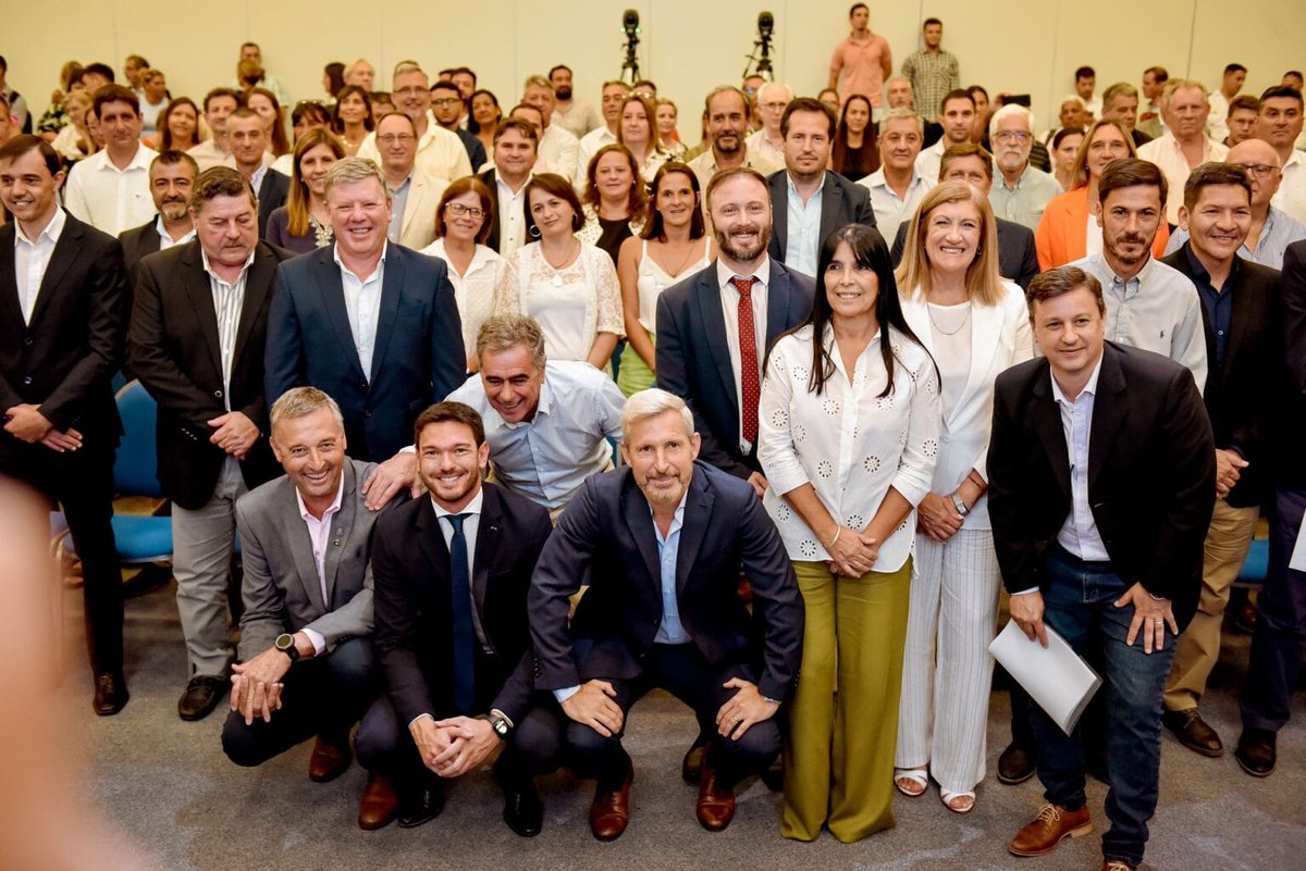 [⭕️] ESPIONAJE | eL Foro de Intendentes de Juntos mostró “total acompañamiento al gobernador Rogelio Frigerio ante los hechos de extrema gravedad que motivaron la denuncia del hallazgo de dispositivos de espionaje".
entreriosahora.com/espionaje-fuer…