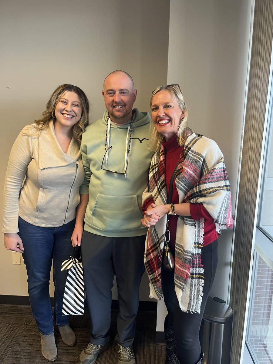 Robyn Carnes tweet media