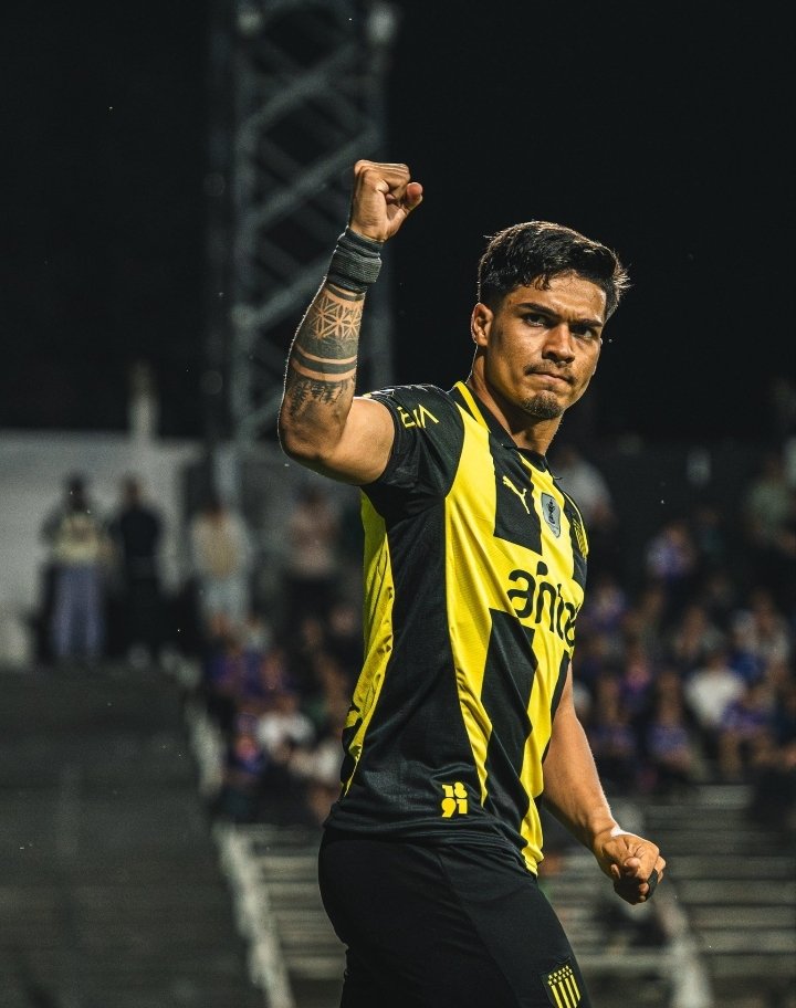 🚨🟡⚫️ AREZO + 10 Y CAPITÁN ©️

CORRE, MARCA, METE PASE DE 40 METROS AL OTRO 9 ( TAMBIÉN LAS MANOS )  Y DEFIENDE A LOS COMPAÑEROS

MÁS ADN PEÑAROL NO SE CONSIGUE🟡⚫️🔝