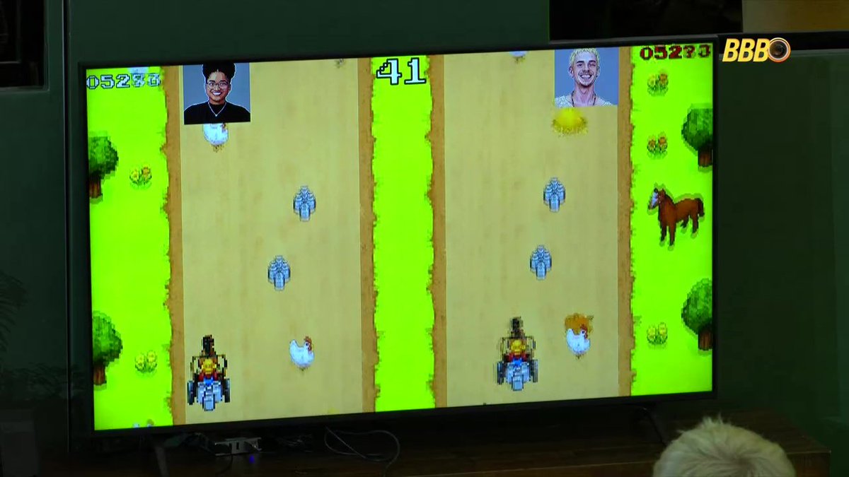 canalantenados's tweet image. Que bonitinho! Milena e Juliano estão brincando e video game. #BBB26