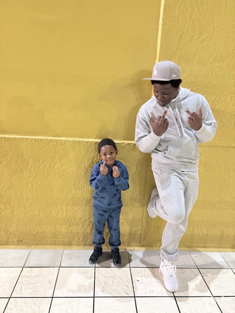 LilLegs⚡️ tweet media