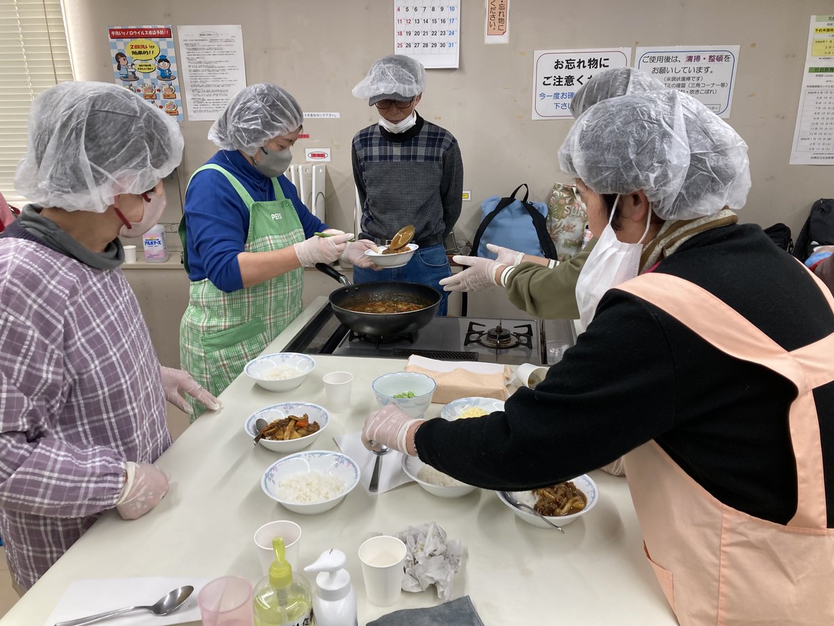 sien_center's tweet photo. 2026年1月17日（土）に「異文化交流会(調理交流会)」を実施し、日本人ゲストとカレーを作りました。どのグループも美味しいカレーができ、有意義な時間を過ごせたようで、「またやりたい！！」と調理交流会を望む声が多数聞かれました。次回は、2月14日（土）におしゃべり交流会を実施する予定です。 https://t.co/Dhzxv9yY2N